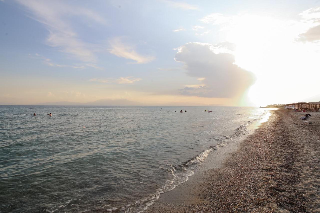 Roa Seaside Apartments Vergia Bagian luar foto