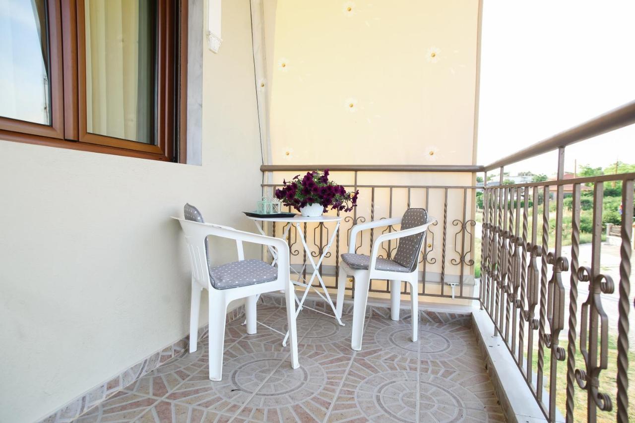 Roa Seaside Apartments Vergia Bagian luar foto