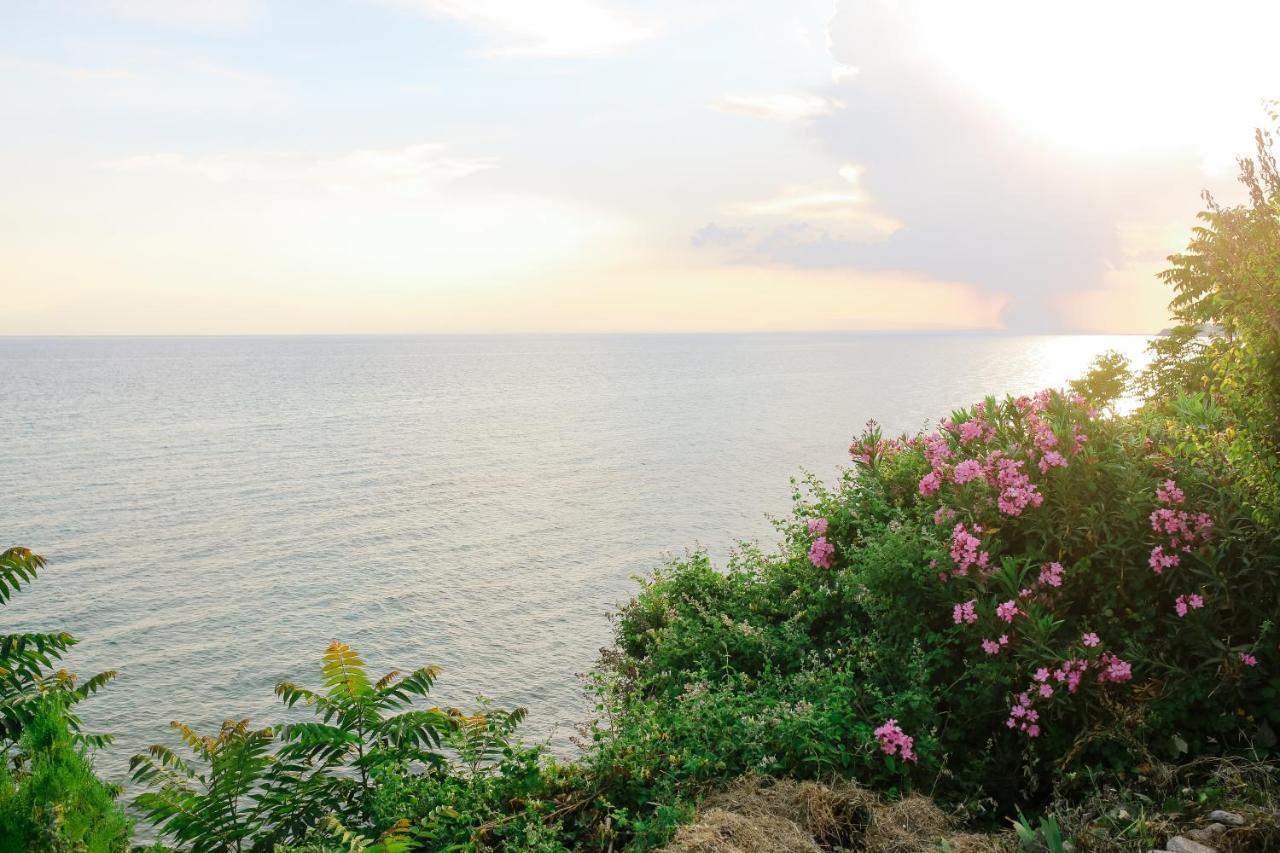 Roa Seaside Apartments Vergia Bagian luar foto